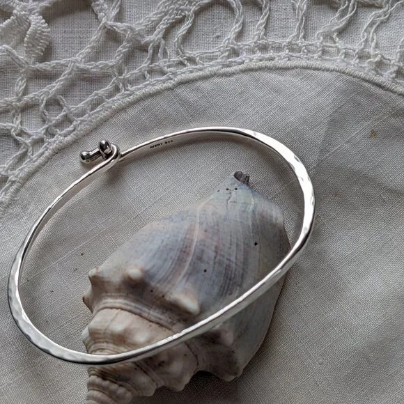 JAMES AVERY STERLING SILVER 925 HAMMERED HOOK ON BRACELET - Large - Picture 3 of 5